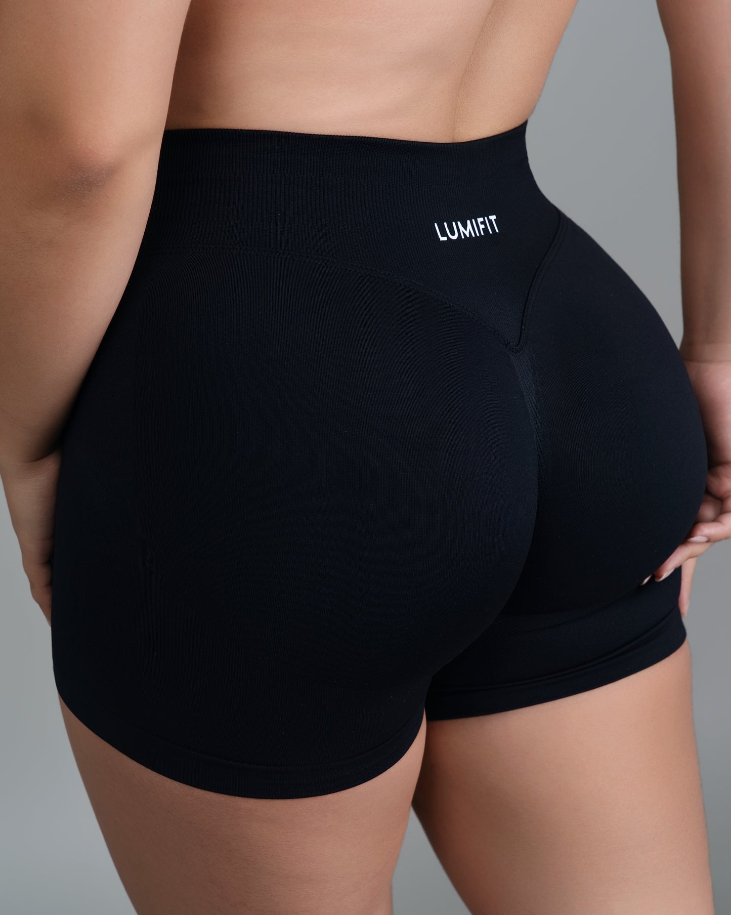 Contour Short - Carbon